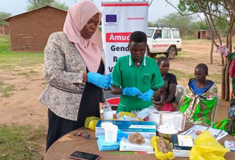 A health worker participates in an outreach organized by AAIU with funding from the European Union